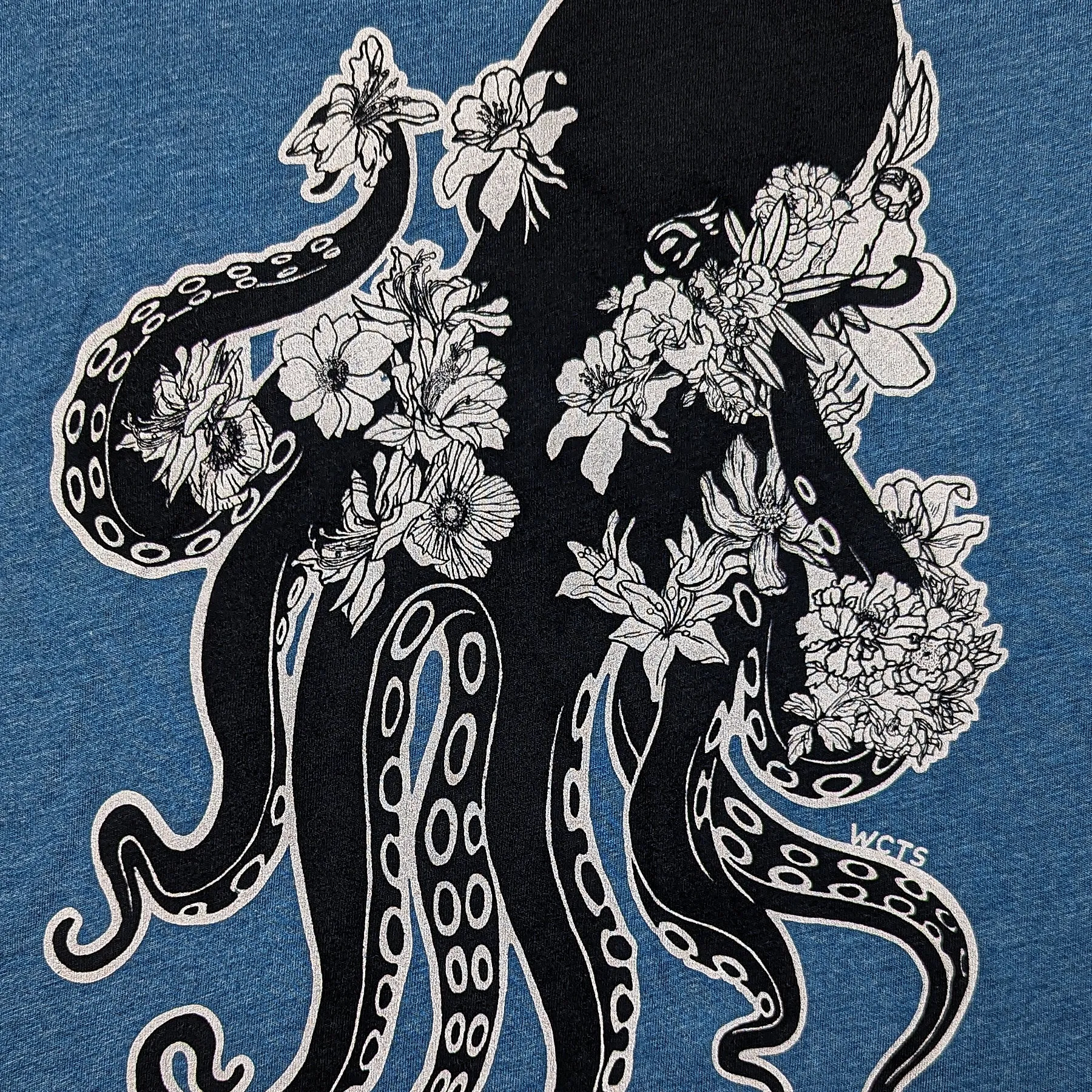 Womens Flower Octopus v-neck tee